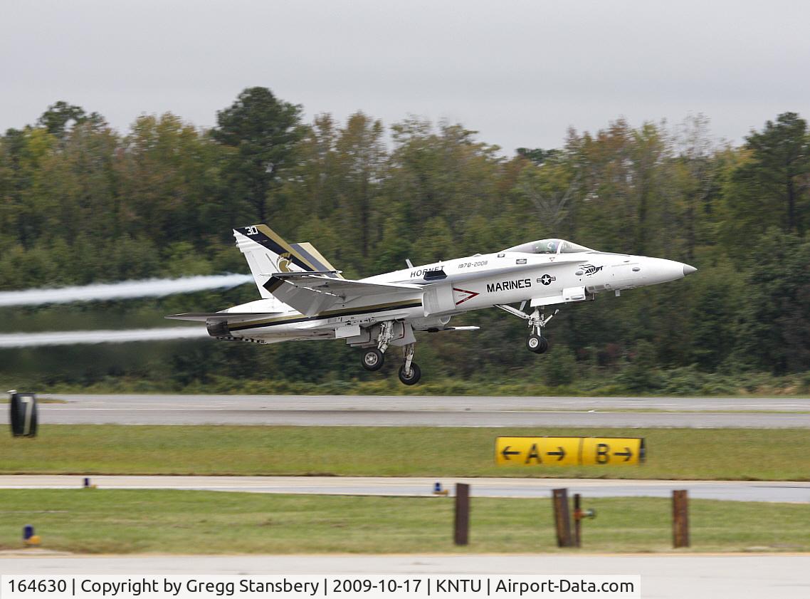 164630, 1991 McDonnell Douglas F/A-18C Hornet C/N 1047/C259, 30th anniversary legacy hornet taxies back after the demo.