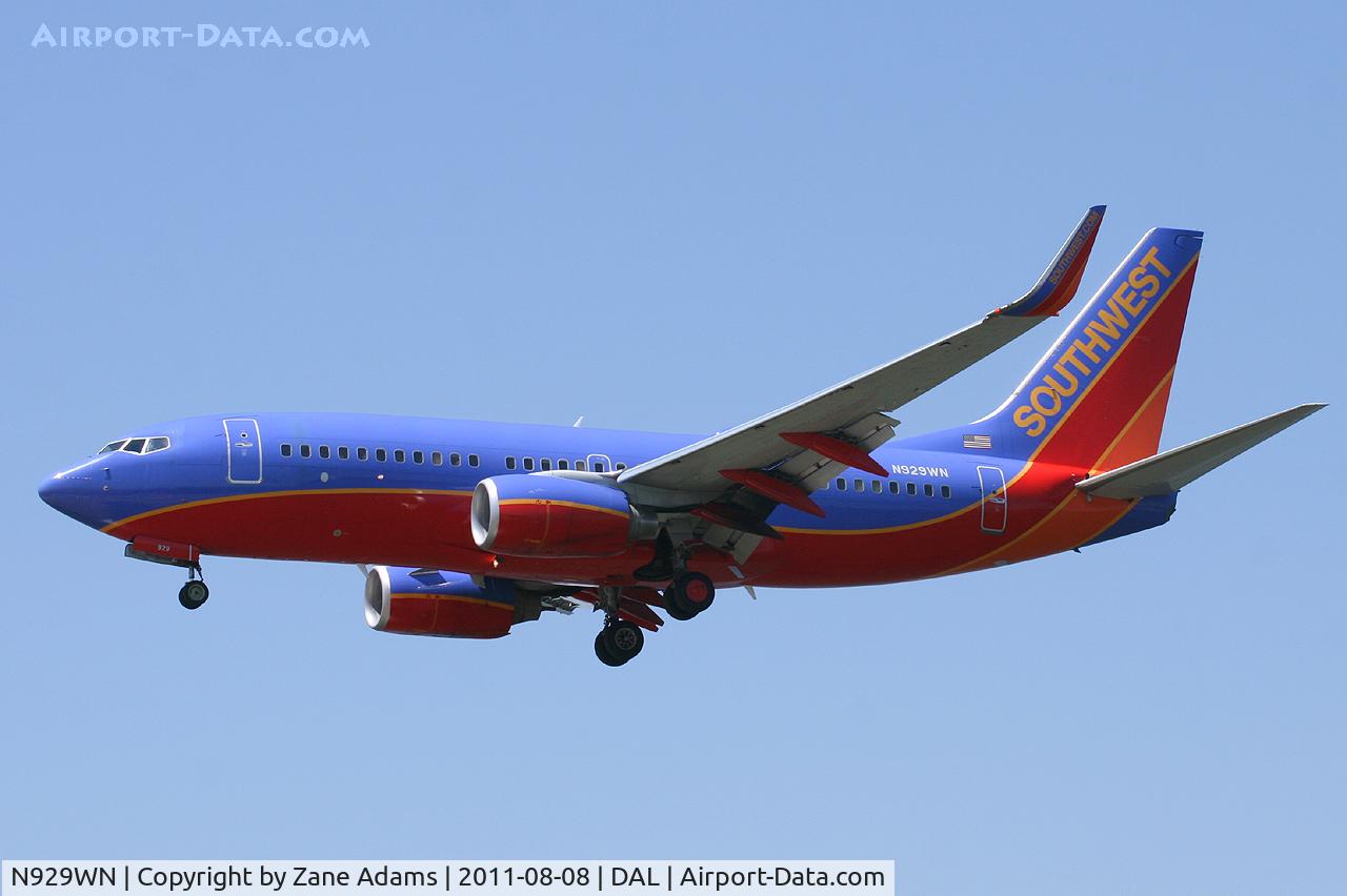 N929WN, 2008 Boeing 737-7H4 C/N 36631, Southwest Airlines landing at Dallas Love Field.