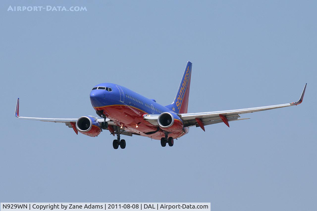 N929WN, 2008 Boeing 737-7H4 C/N 36631, Southwest Airlines landing at Dallas Love Field.