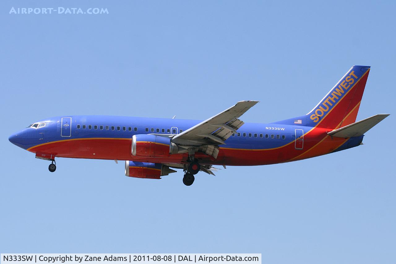 N333SW, 1988 Boeing 737-3H4 C/N 23697, Southwest Airlines landing at Dallas Love Field.