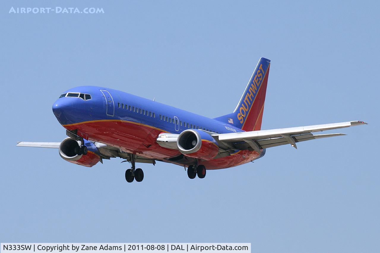 N333SW, 1988 Boeing 737-3H4 C/N 23697, Southwest Airlines landing at Dallas Love Field.