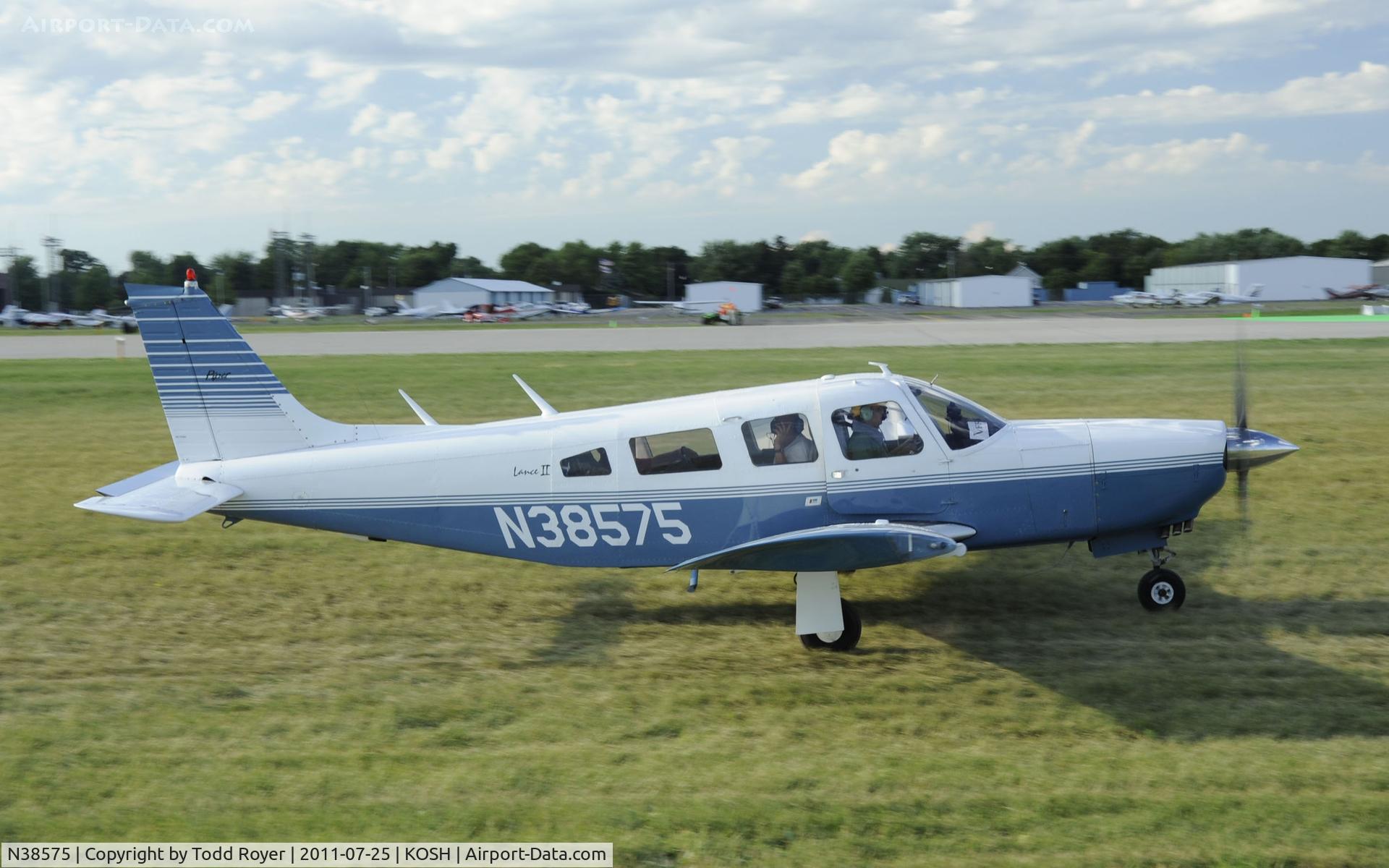 N38575, 1977 Piper PA-32R-300 Cherokee Lance C/N 32R-7780444, AIRVENTURE 2011