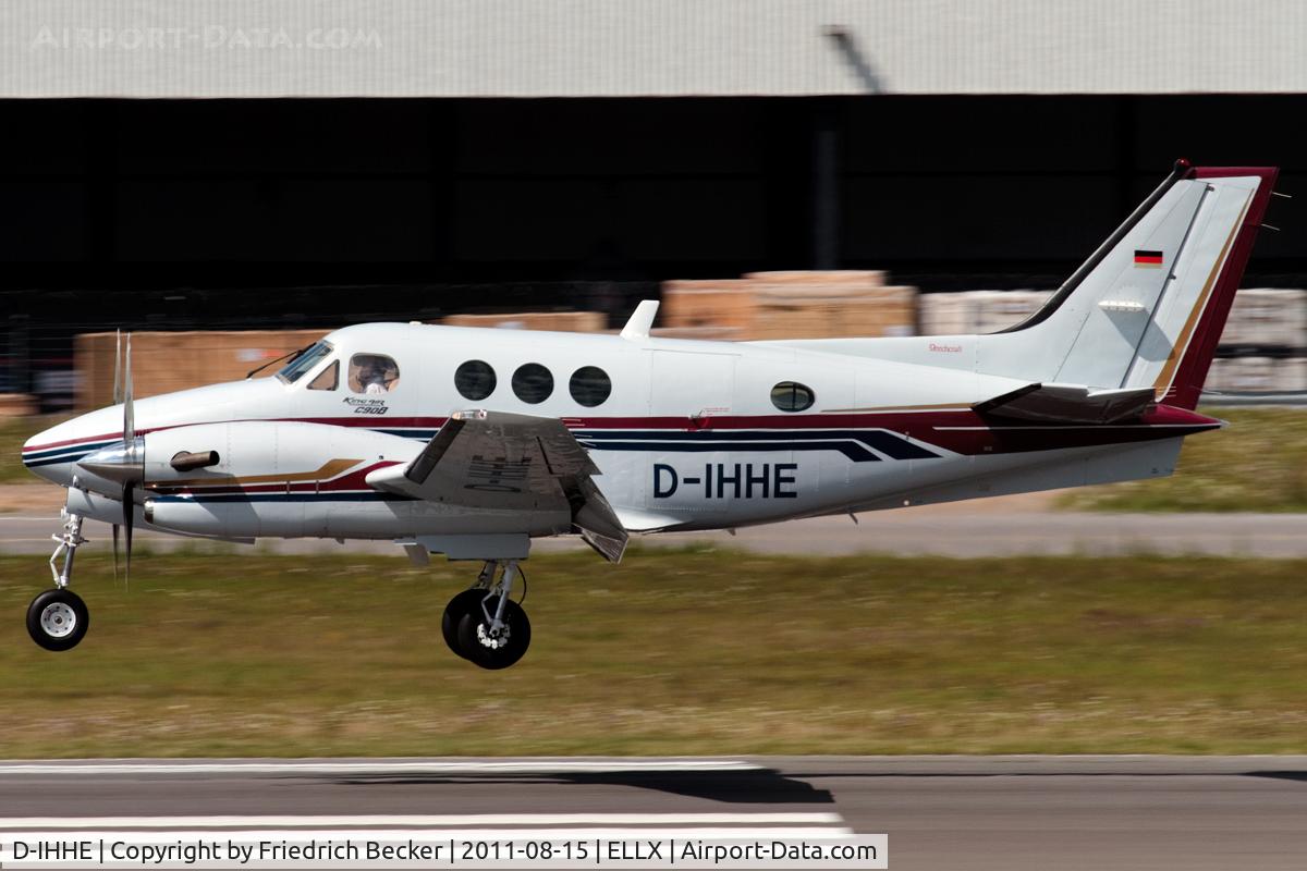 D-IHHE, Beech C90B King Air C/N LJ-1327, about to touchdown