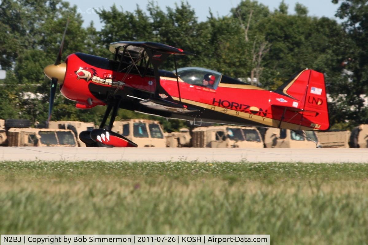 N2BJ, Vertical Unlimited Llc 12 C/N 297, Arriving at Airventure 2011.