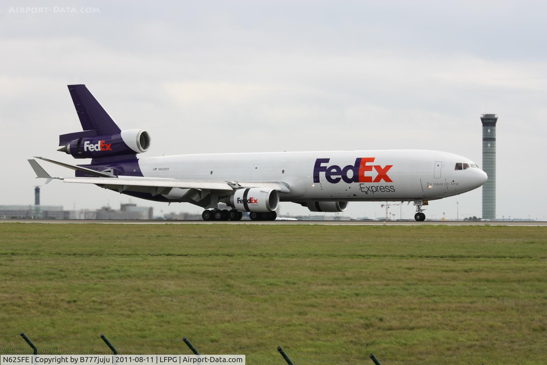 N625FE, 1996 McDonnell Douglas MD-11F C/N 48753, on landing at CDG