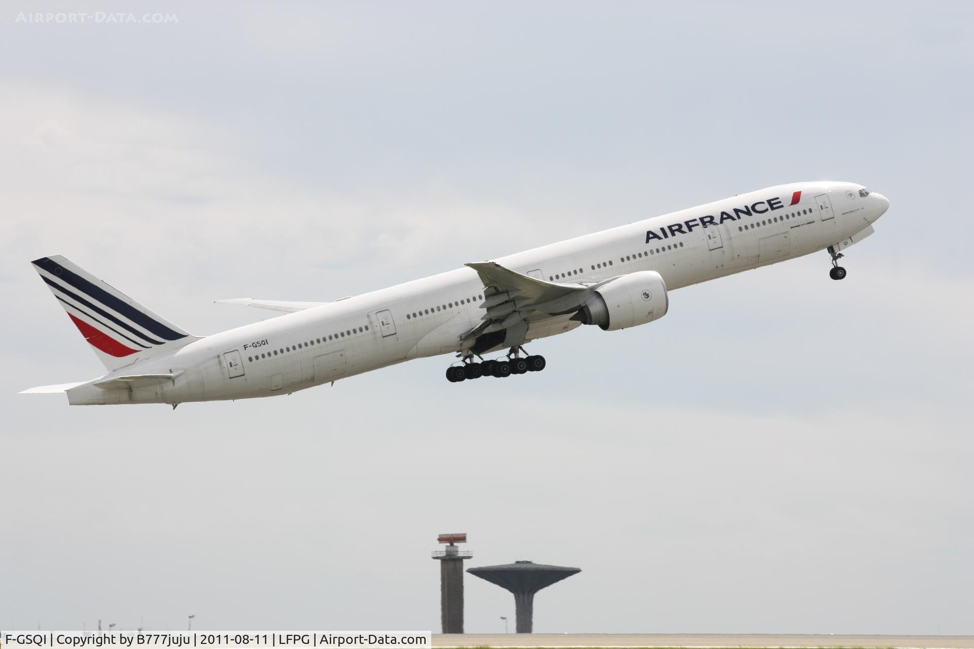 F-GSQI, 2005 Boeing 777-328/ER C/N 32725, on take off at CDG