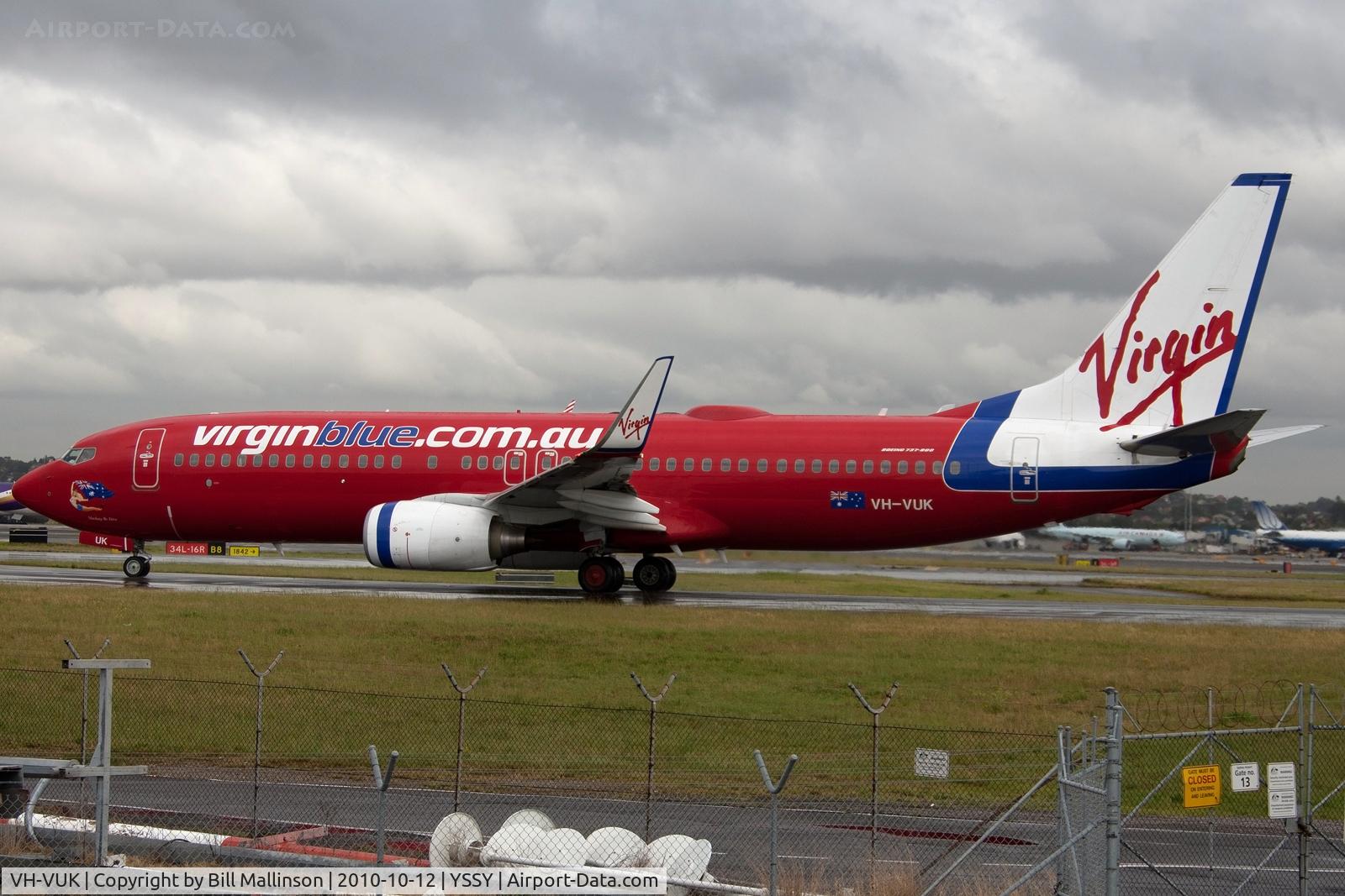 VH-VUK, 2007 Boeing 737-8FE C/N 36602/2353, on taxi to 34R