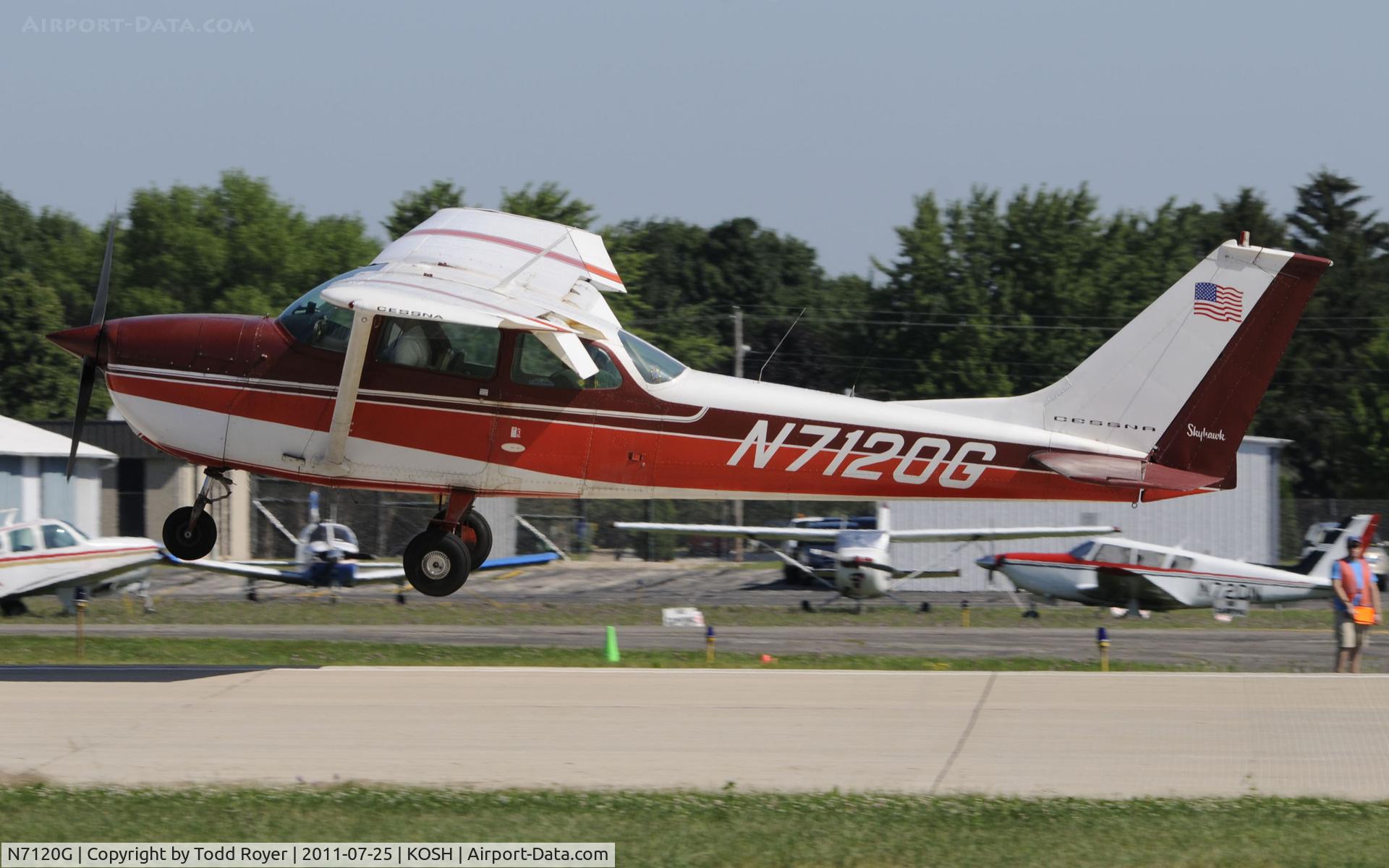 N7120G, 1969 Cessna 172K Skyhawk C/N 17258820, AIRCENTURE 2011