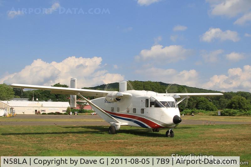 N58LA, 1982 Short SC-7 Skyvan 3A-100 C/N SH1979, Taxiing to pick up skydivers at Connecticut Parachutists, Ellington, CT