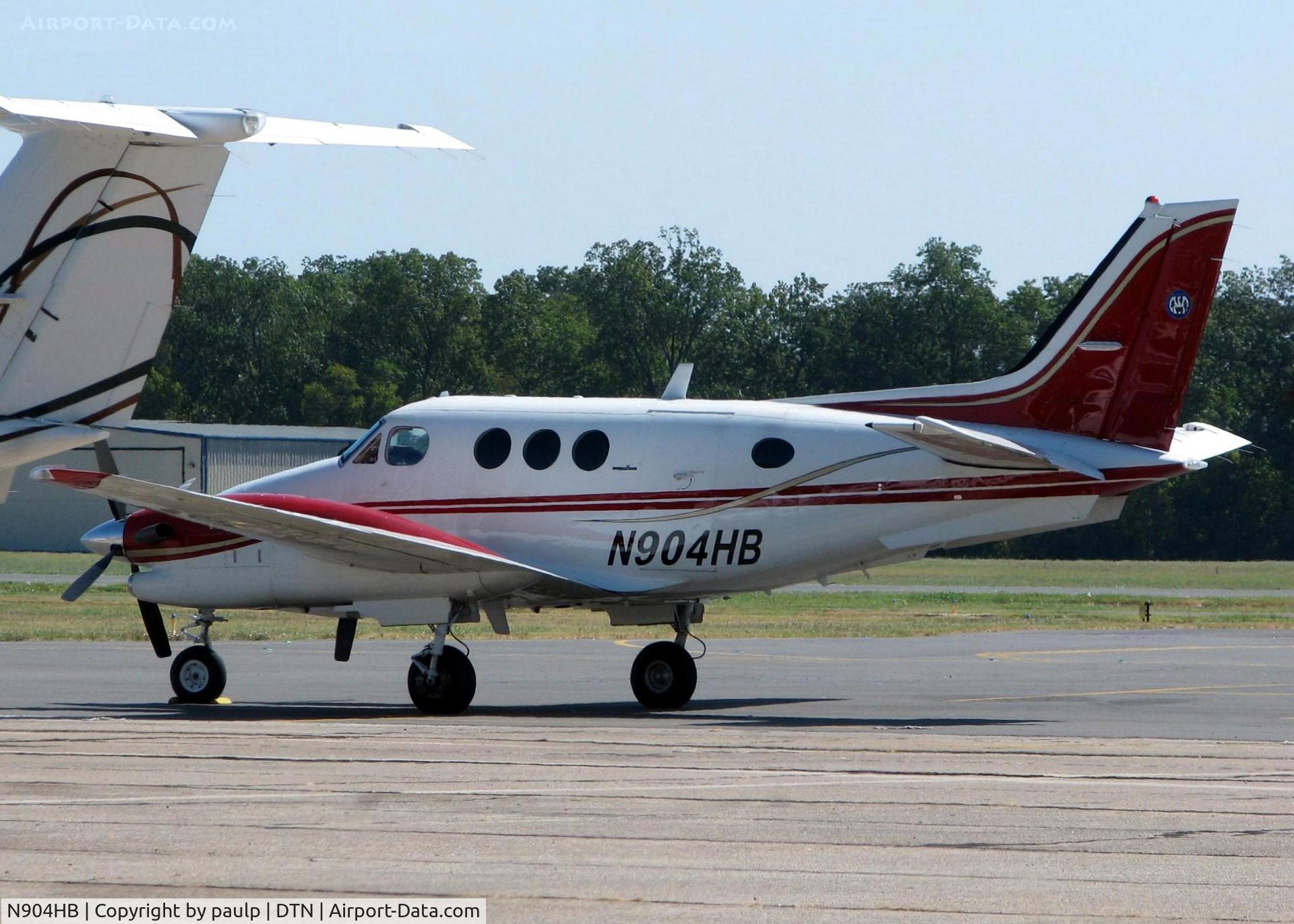 N904HB, 1990 Beech C90A King Air C/N LJ-1256, At Downtown Shreveport.