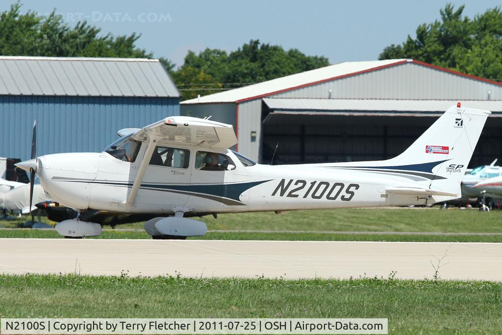 N2100S, 2004 Cessna 172S C/N 172S9589, 2004 Cessna 172S, c/n: 172S9589 at 2011 Oshkosh