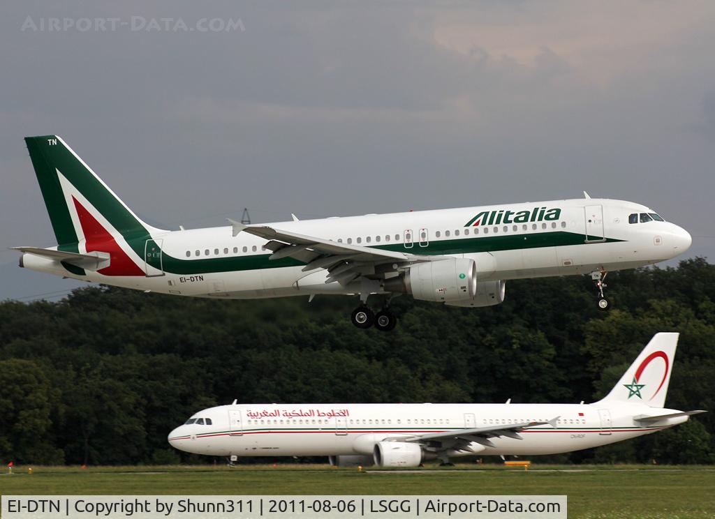 EI-DTN, 2009 Airbus A320-216 C/N 4143, Landing rwy 23
