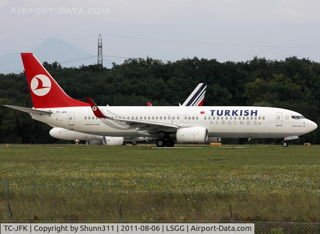 TC-JFK, 1999 Boeing 737-8F2 C/N 29773, Ready for take off rwy 23