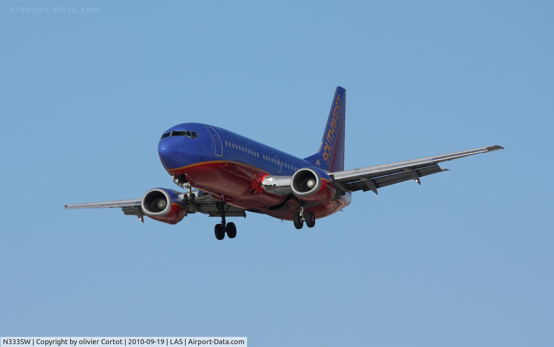 N333SW, 1988 Boeing 737-3H4 C/N 23697, Landing at Las Vegas