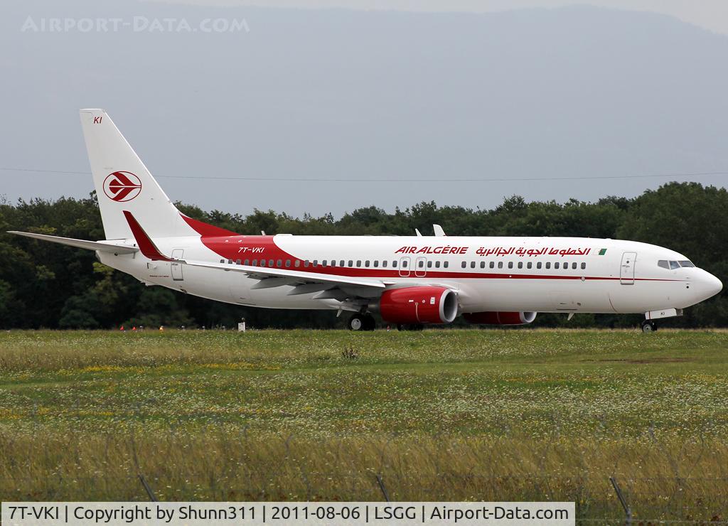 7T-VKI, 2011 Boeing 737-8D6 C/N 40863, Landing rwy 23