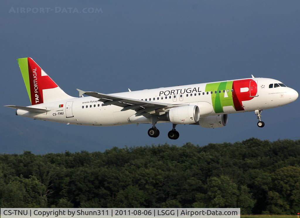 CS-TNU, 2009 Airbus A320-214 C/N 4106, Landing rwy 23