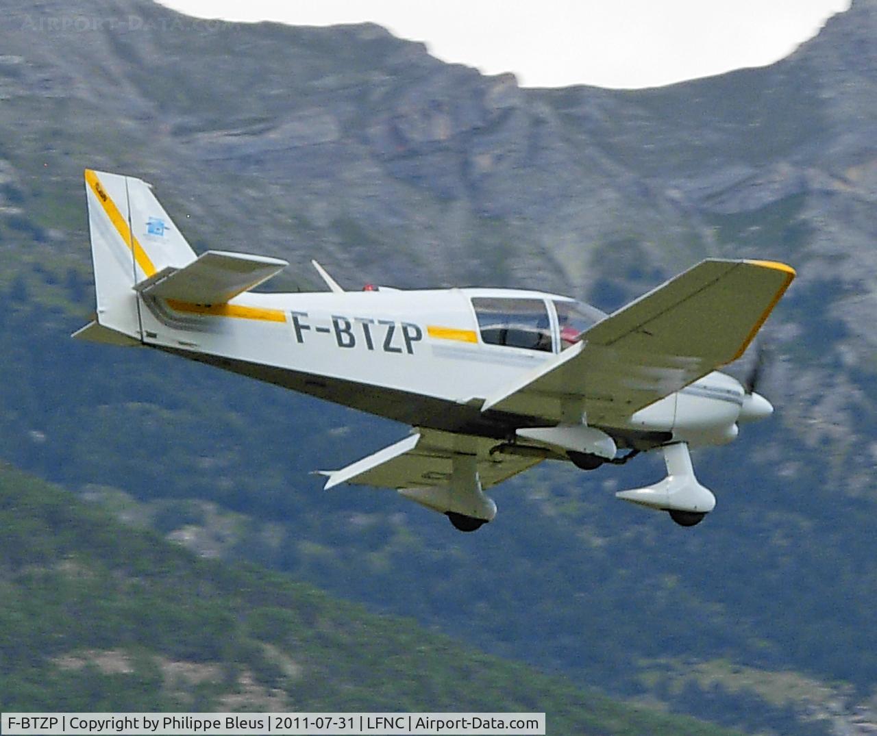 F-BTZP, Robin DR-400-120 Petit Prince C/N 773, Short final rwy 16 in the Durance valley.