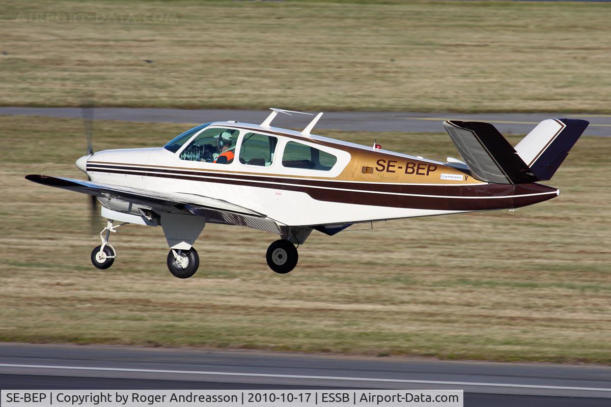 SE-BEP, 1947 Beech 35 Bonanza Bonanza C/N D-718, Landing rwy 30