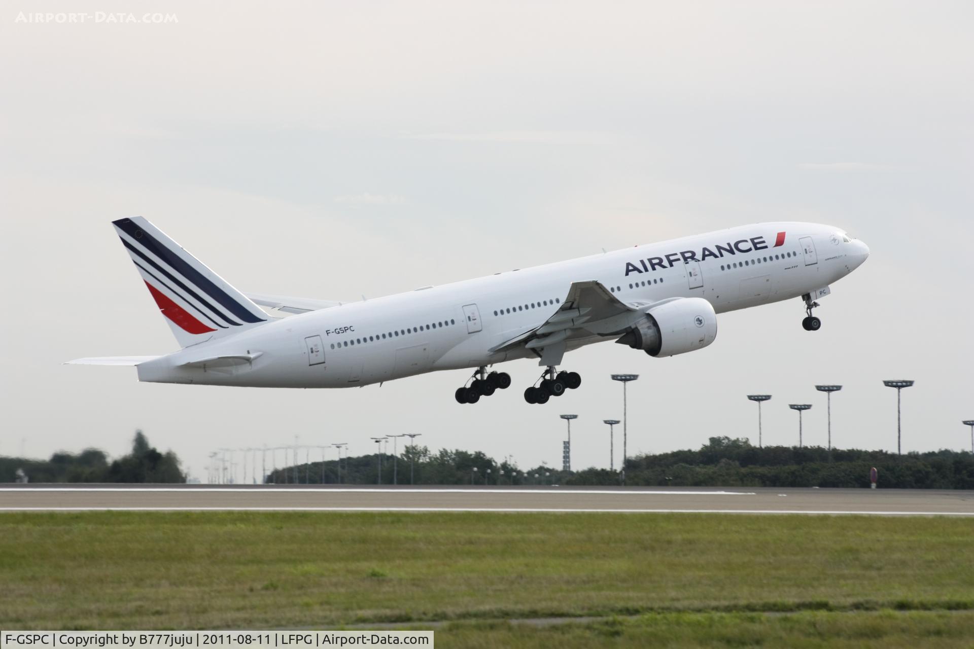 F-GSPC, 1998 Boeing 777-228/ER C/N 29004, on take-off from CDG with new peint