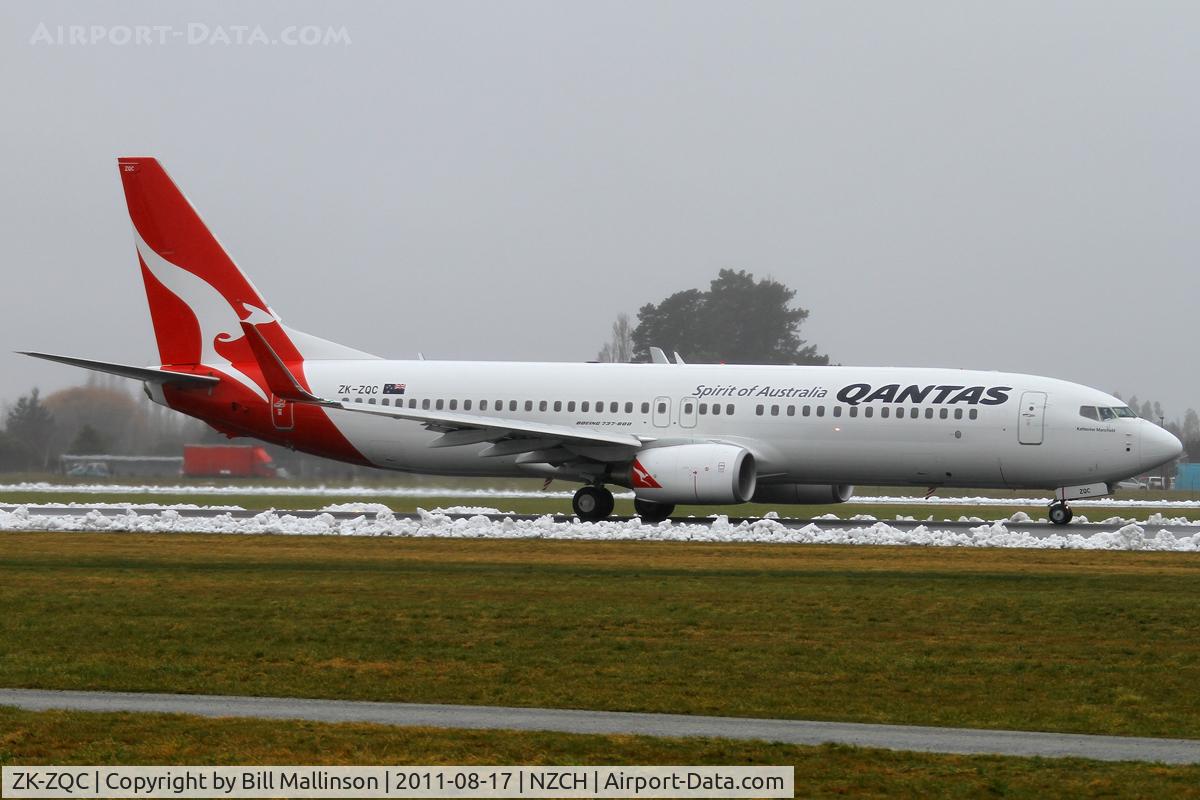 ZK-ZQC, 2009 Boeing 737-838 C/N 34202, taxiing on r/w 20, back to gate 27.