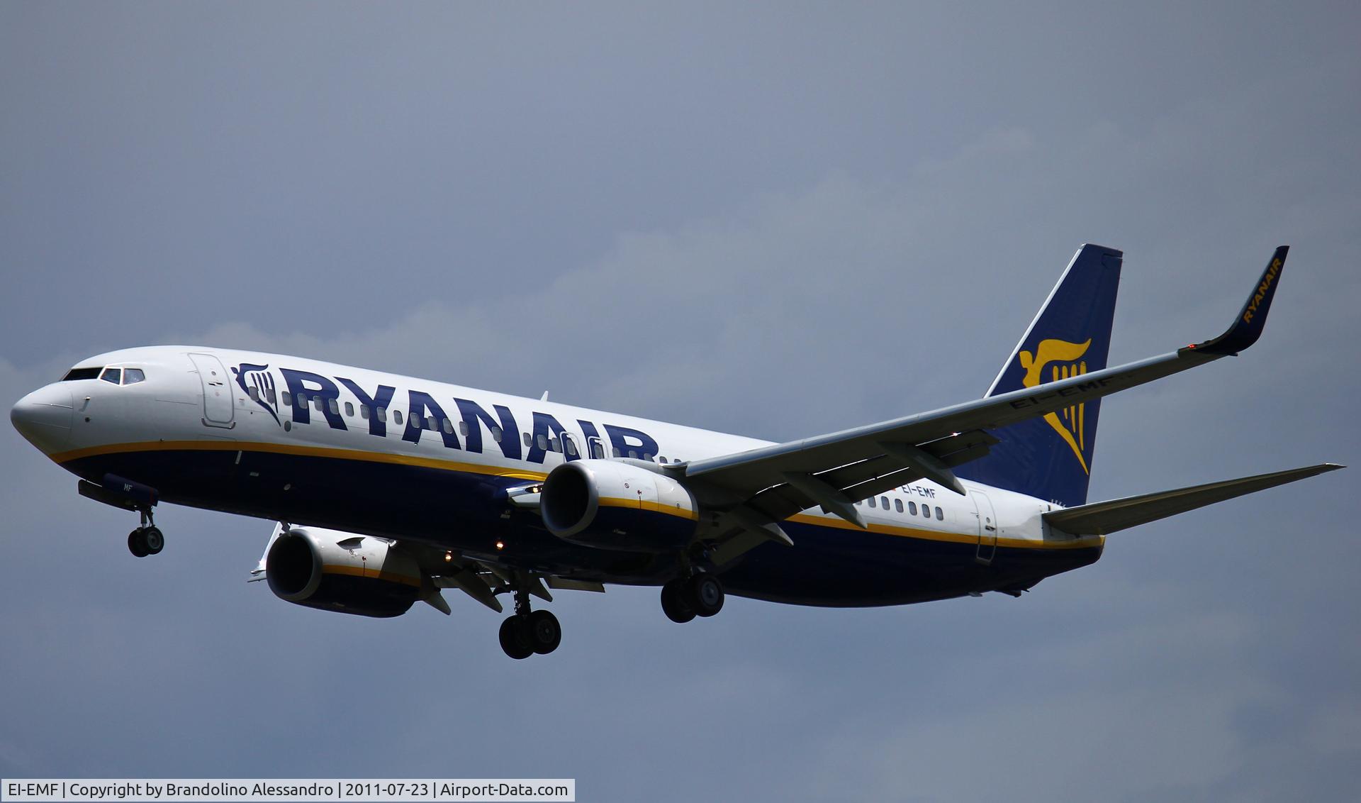 EI-EMF, 2010 Boeing 737-8AS C/N 34978, Landing on RWY 30 Bologna G.Marconi Airport