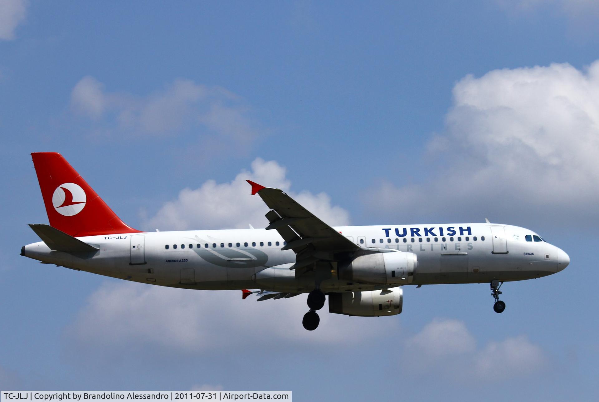 TC-JLJ, 2003 Airbus A320-232 C/N 1856, Landing RWY 30 
G.Marconi Airport Bologna