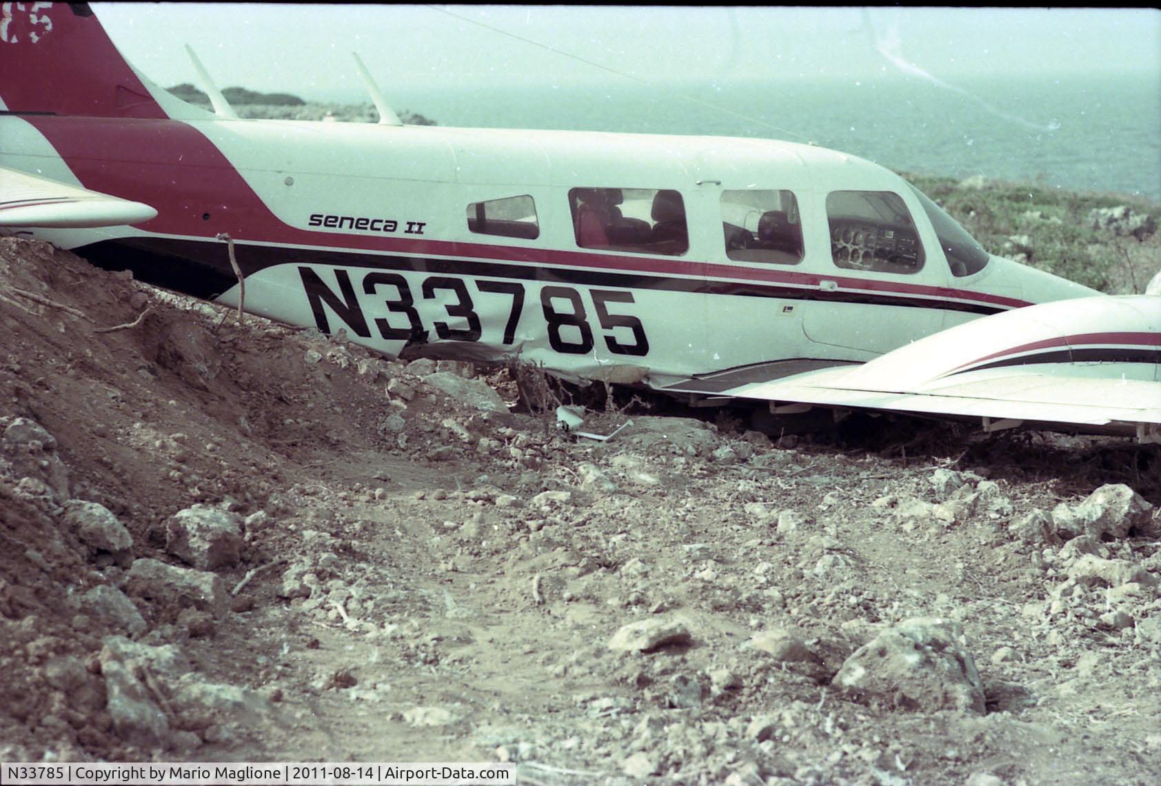 N33785, 1975 Piper PA-34-200T Seneca II C/N 34-7570160, This photo was taken just minutes after the accident in the island of Giannutri in the Tuscan archipelago
in August 1976. Pilot Valerio Brinati