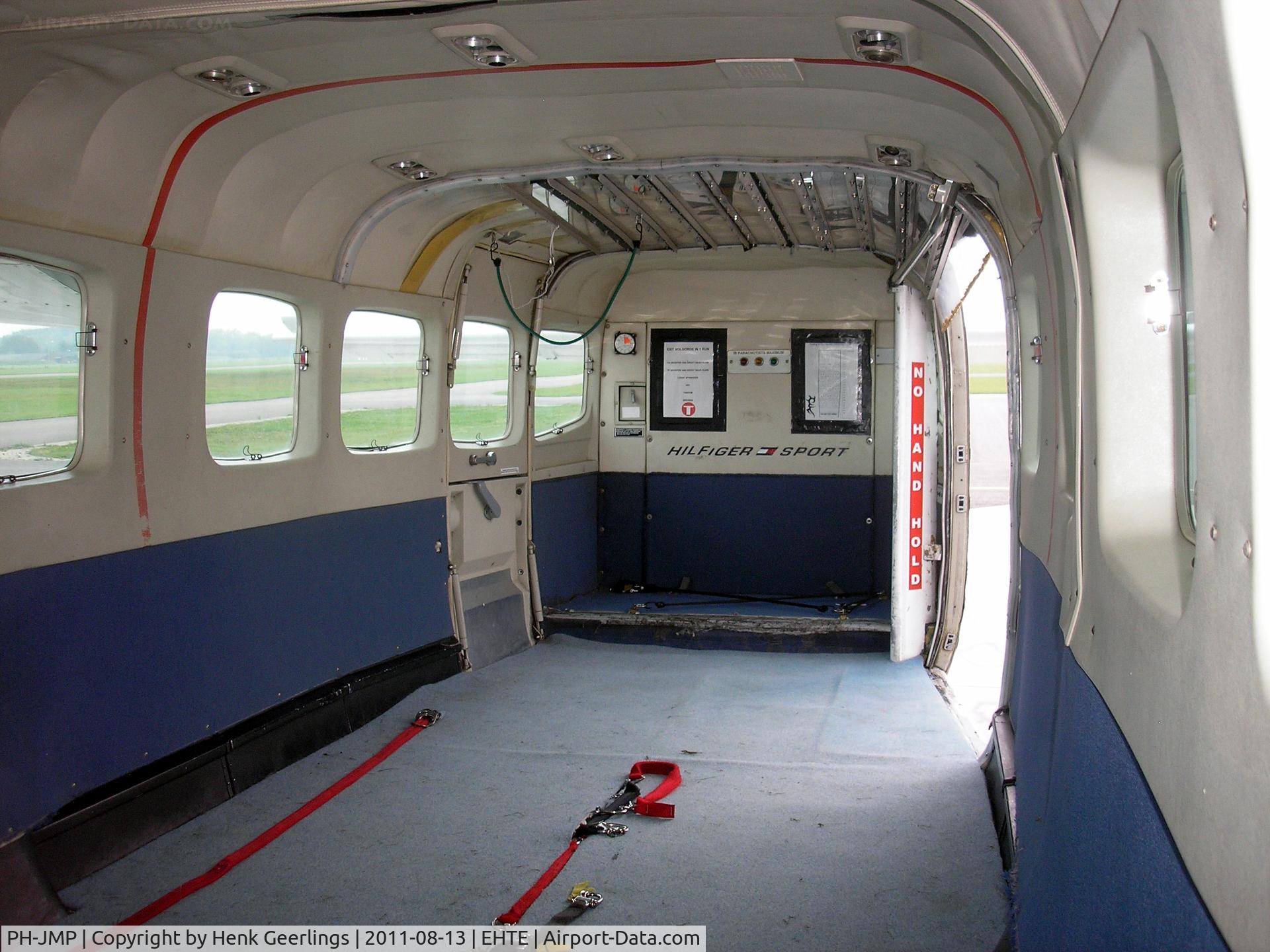 PH-JMP, 1997 Cessna 208B Supervan 900 C/N 208B-0583, Owner: Nationaal Parachutisten Centrum Teuge - National Para Center - Teuge.  Cabin facing backwards.