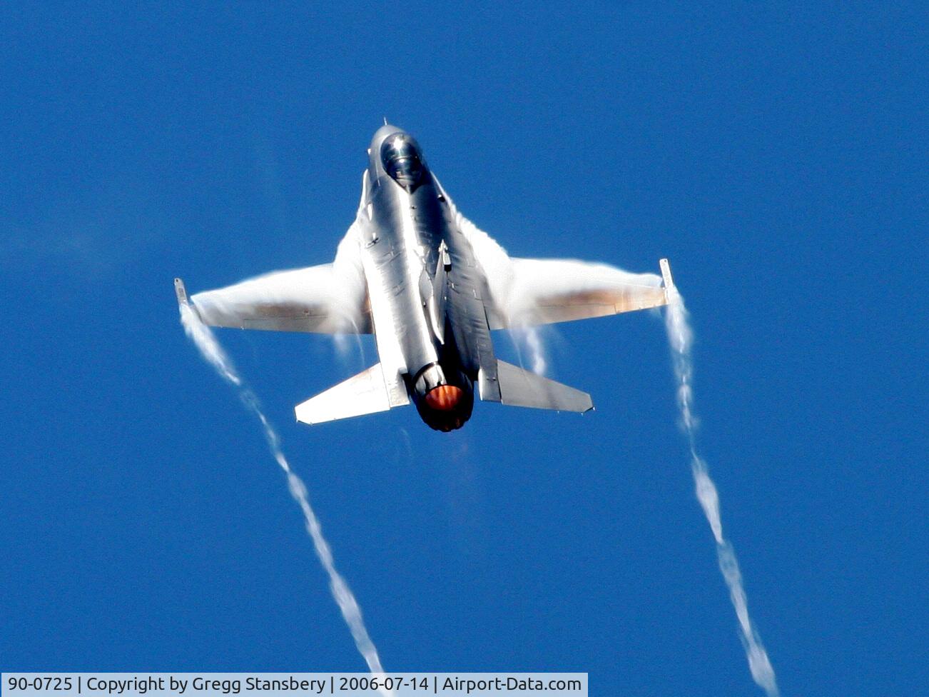 90-0725, 1990 General Dynamics F-16CG Night Falcon C/N 1C-333, This is how the Viper East demo team pilot entered the show from behind the crowd then pulled straight up into the vertical.  I was ready and shot this photo.