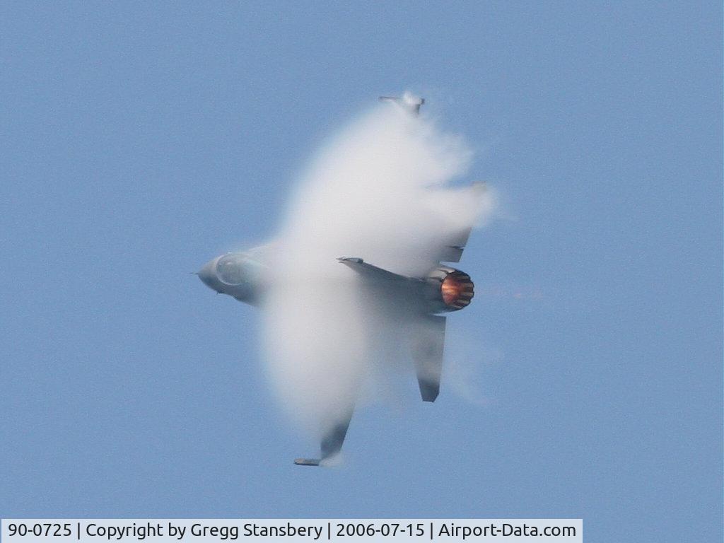 90-0725, 1990 General Dynamics F-16CG Night Falcon C/N 1C-333, The demo viper hits a spot of high humidity and this vapor cloud exploded for about half a second.
