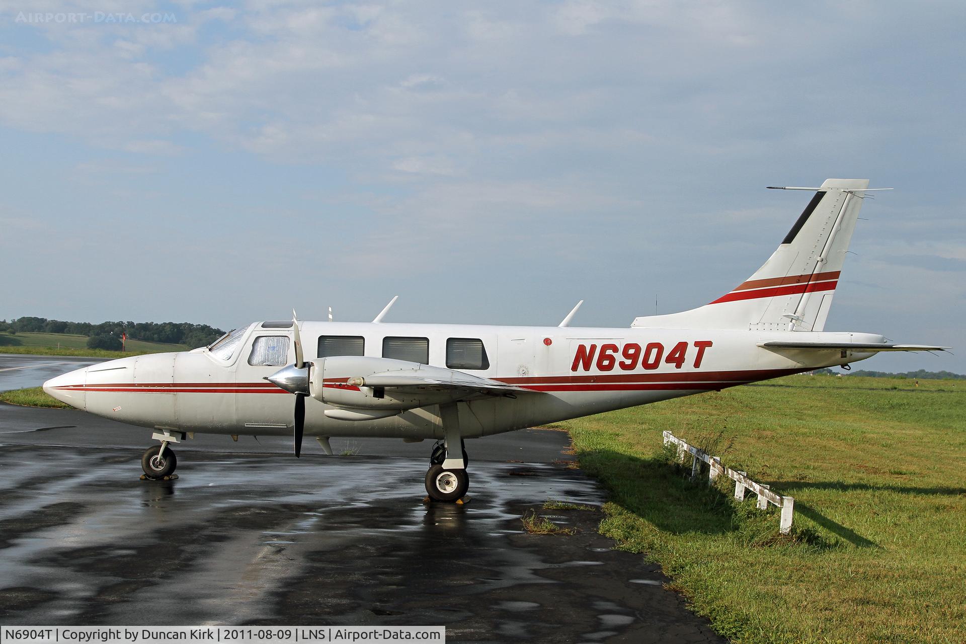 N6904T, 1983 Piper PA-60-602P Aerostar C/N 60-8365017, Aerostat central is Lancaster!