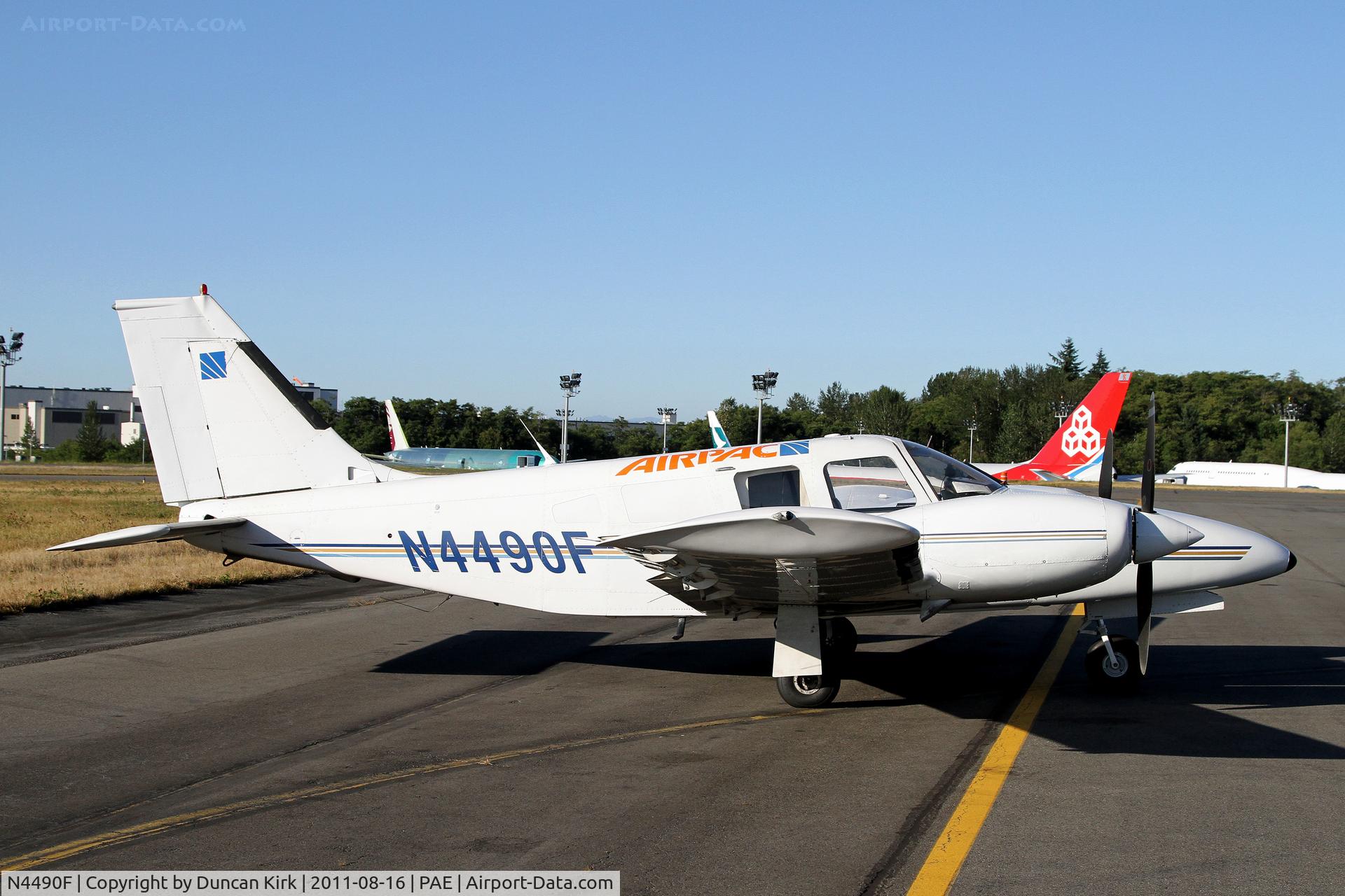 N4490F, 1976 Piper PA-34-200T C/N 34-7670339, Nightly courier flight