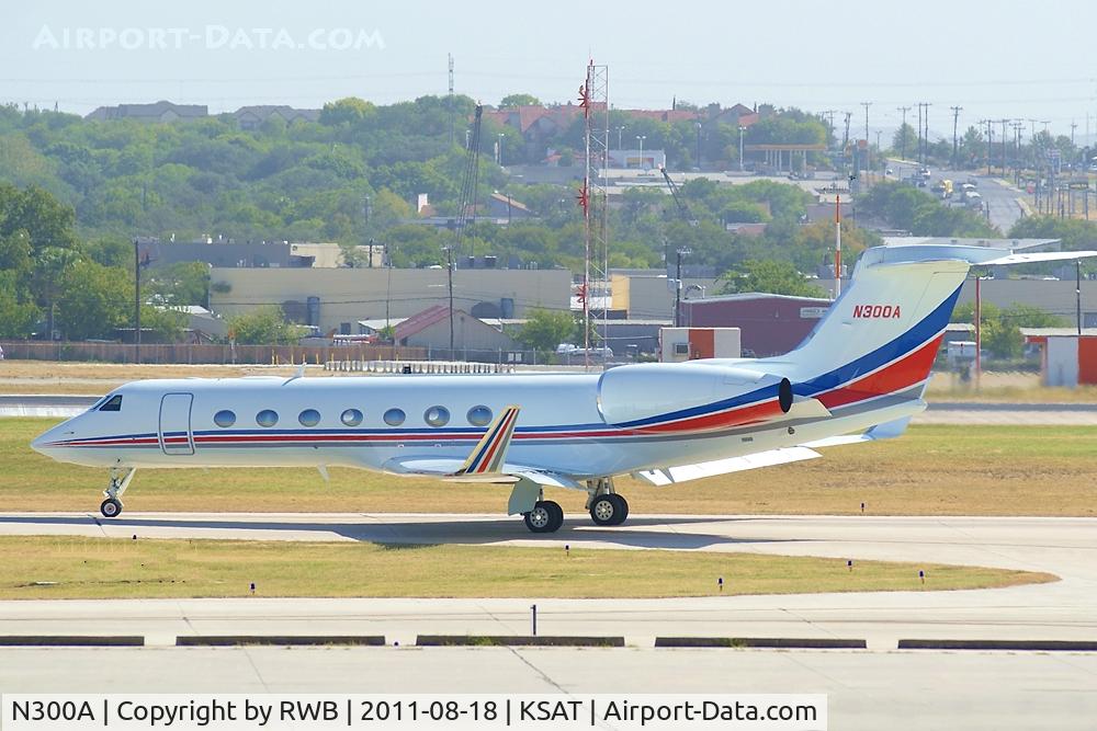 N300A, Gulfstream Aerospace GV-SP (G550) C/N 5309, Taxiing to 12R