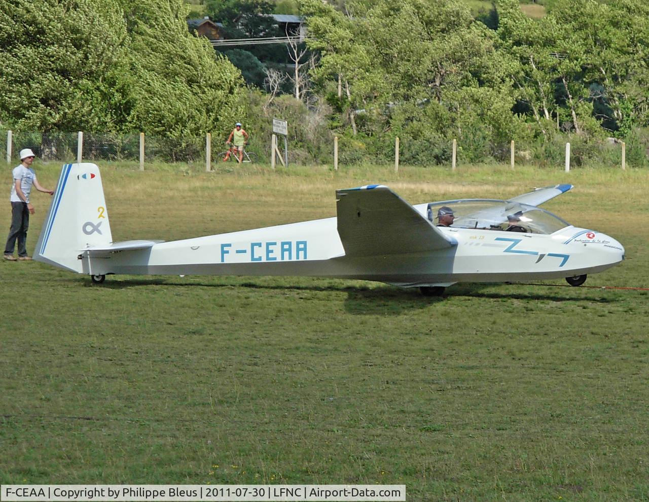 F-CEAA, Schleicher ASK-13 C/N 13337, The launch has just started, the sailplane being towed by a cable. Bound for an impressive steep climb.