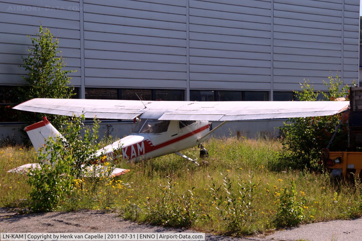 LN-KAM, Reims F150G C/N F150-0111, Reims F150G without engine in the grass next to the platform at Notodden airfield. Unlikely to fly again.
