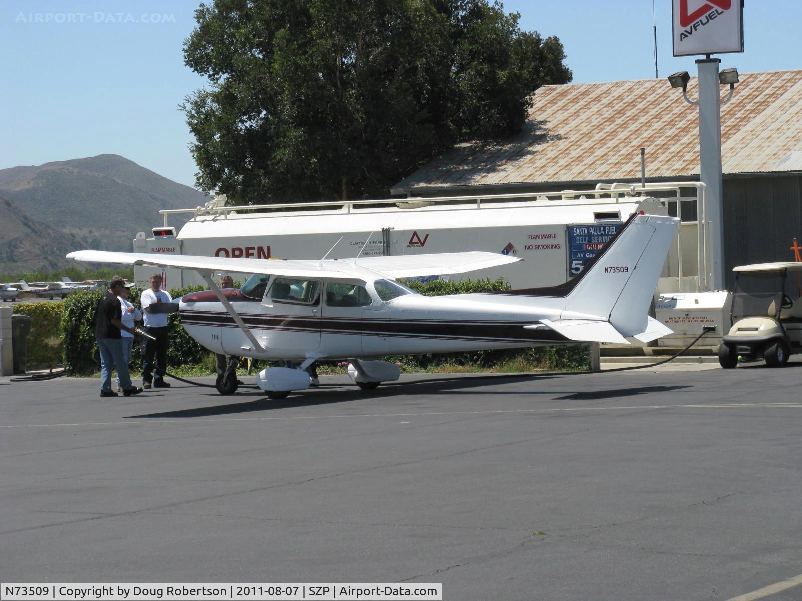 N73509, Cessna 172M C/N 17267518, 1976 Cessna 172M 'Mountain Climber', Lycoming IO-360-A1B6 200 Hp, CS prop upgrades, FOR SALE, refueling