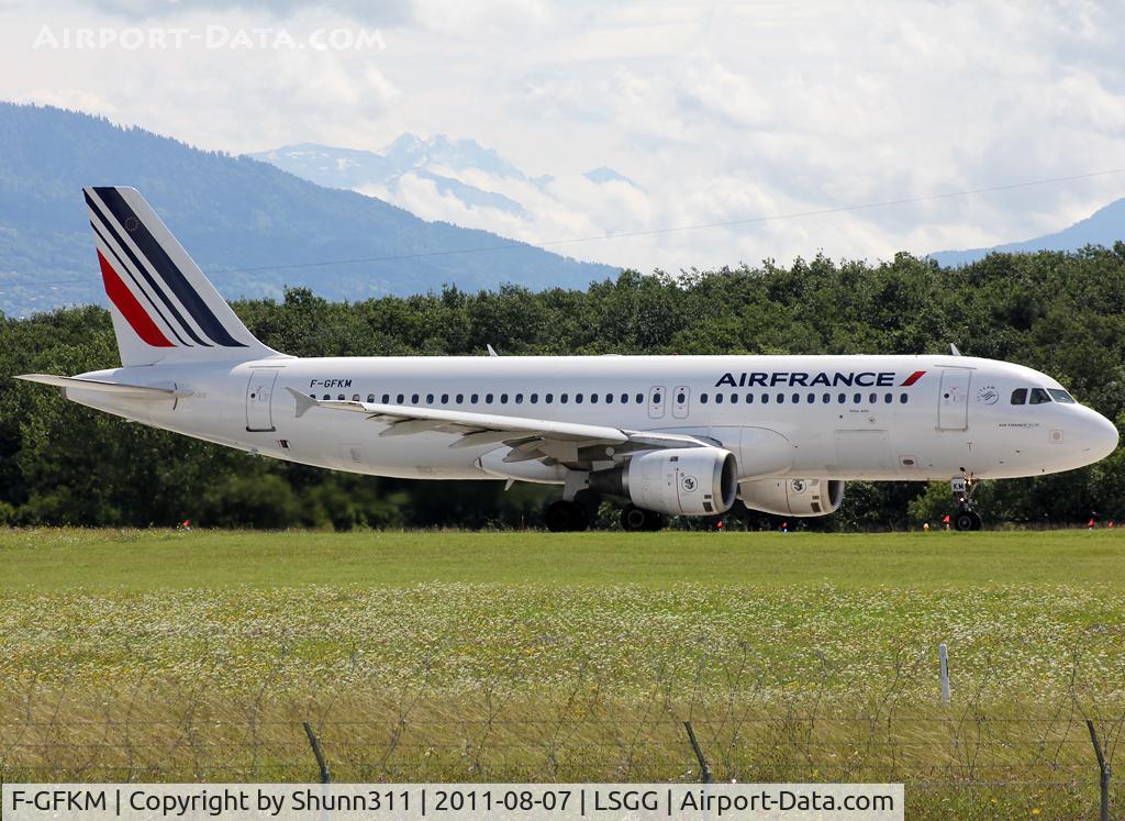 F-GFKM, 1990 Airbus A320-211 C/N 0102, Ready for take off rwy 23
