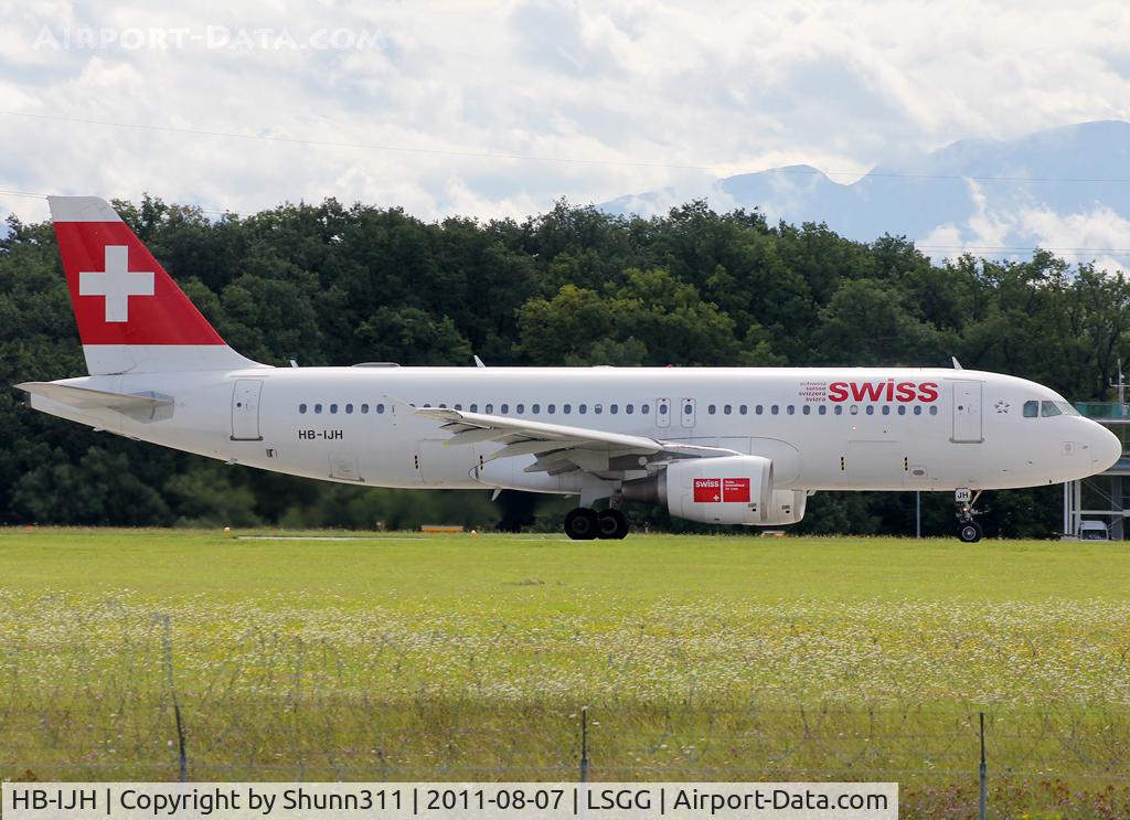 HB-IJH, 1996 Airbus A320-214 C/N 574, Ready for take off rwy 23
