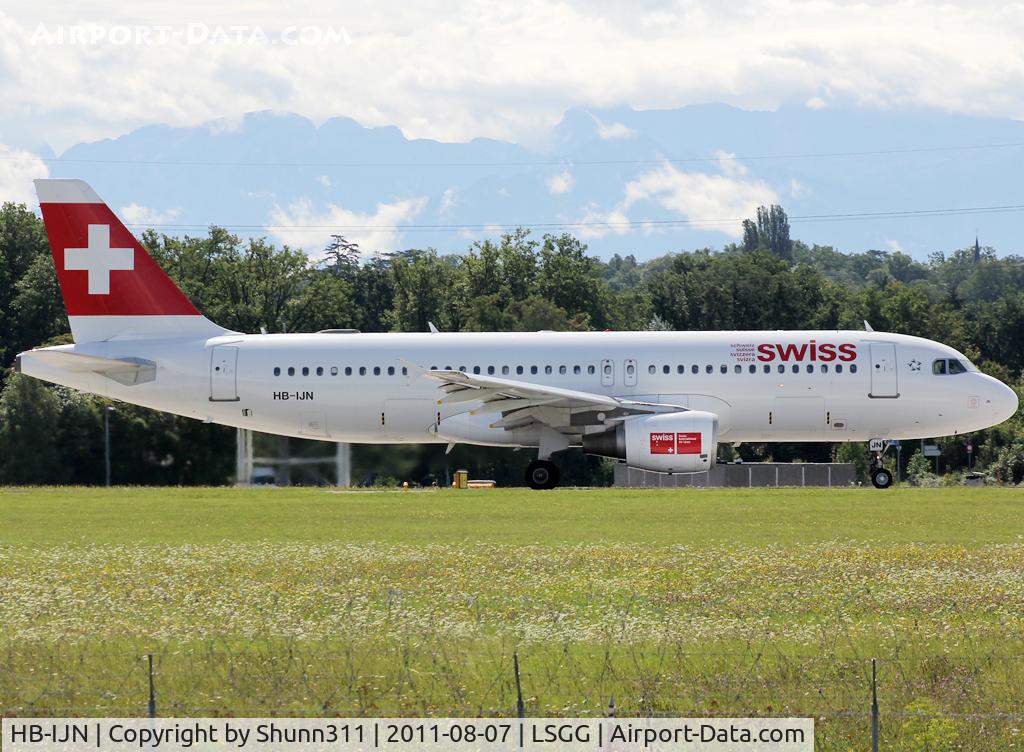 HB-IJN, 1996 Airbus A320-214 C/N 643, Ready for take off rwy 23