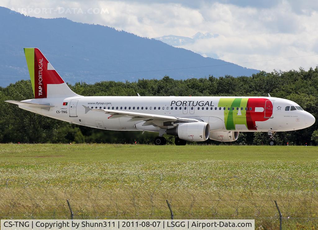 CS-TNG, 1998 Airbus A320-214 C/N 945, Ready for take off rwy 23