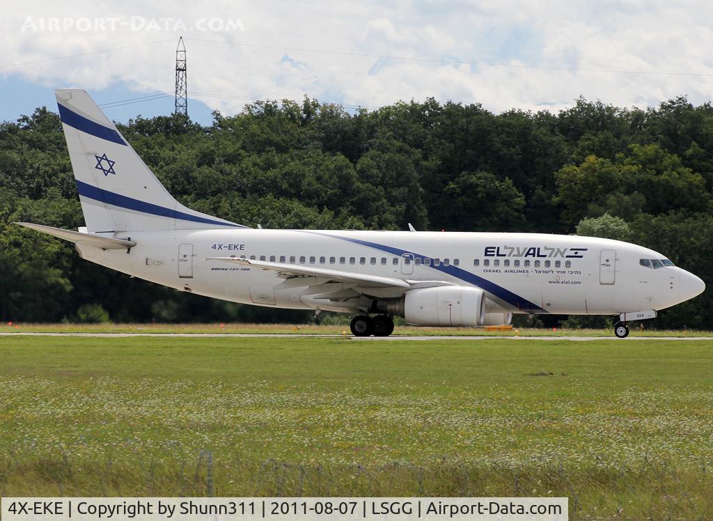 4X-EKE, Boeing 737-758 C/N 29961, Ready for take off rwy 23