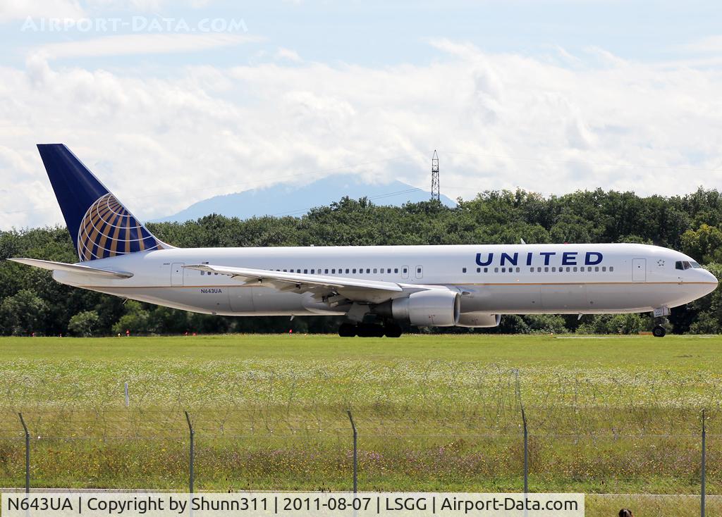 N643UA, 1991 Boeing 767-322/ER C/N 25093, Ready for take off rwy 23