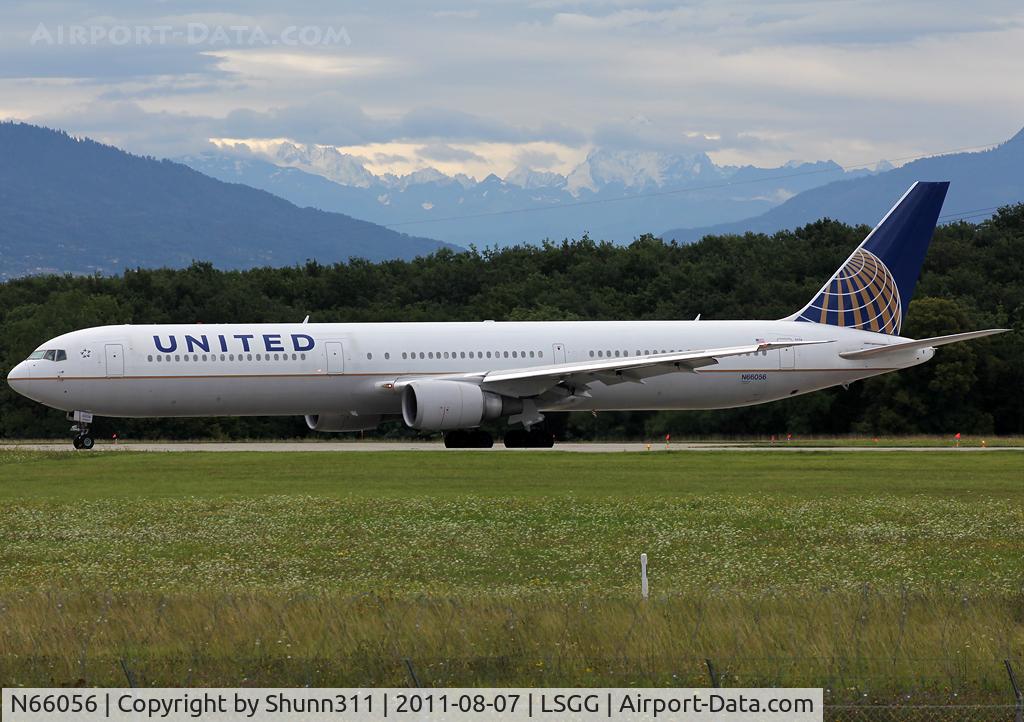N66056, 2001 Boeing 767-424/ER C/N 29451, Lining up rwy 23 for departure...