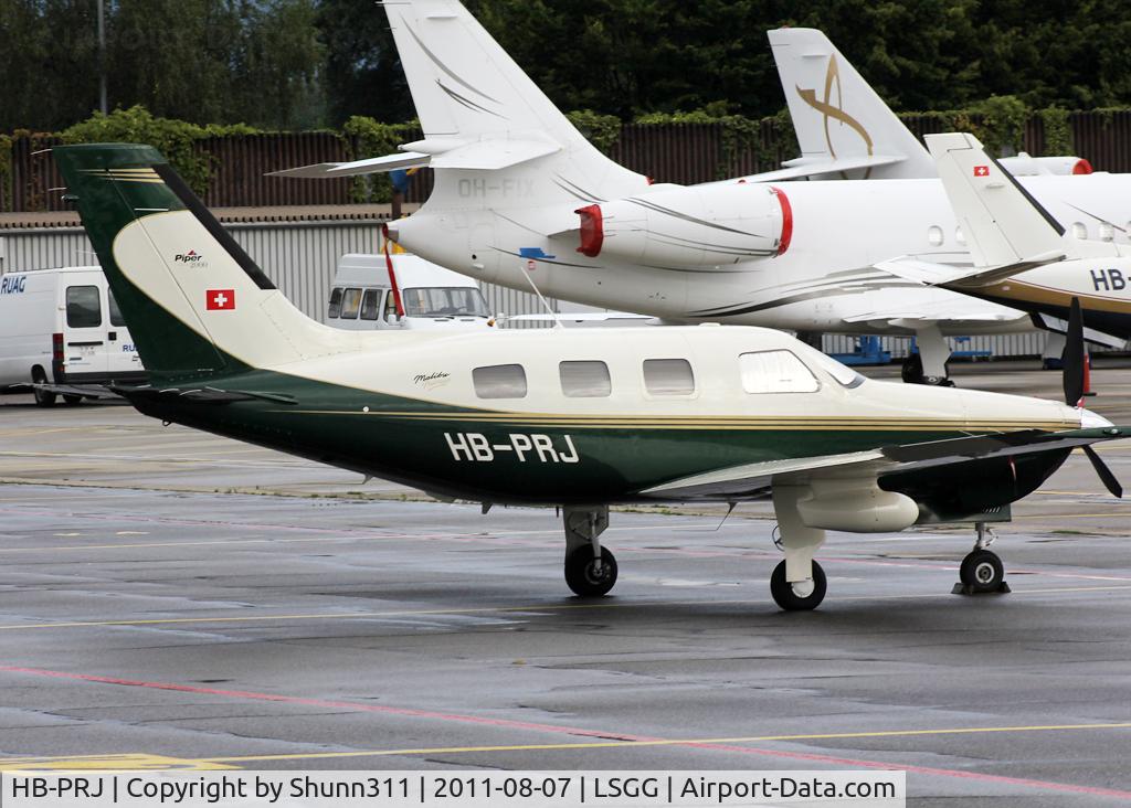 HB-PRJ, 2000 Piper PA-46-350P Malibu Mirage C/N 4636309, Parked...