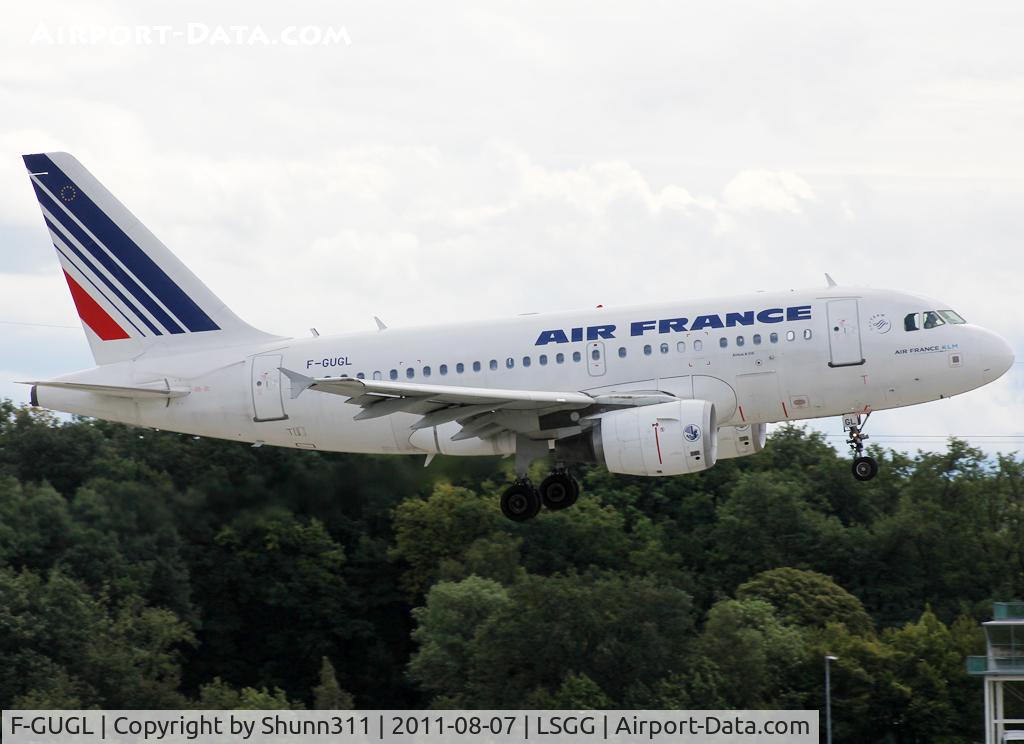 F-GUGL, 2006 Airbus A318-111 C/N 2686, Landing rwy 23