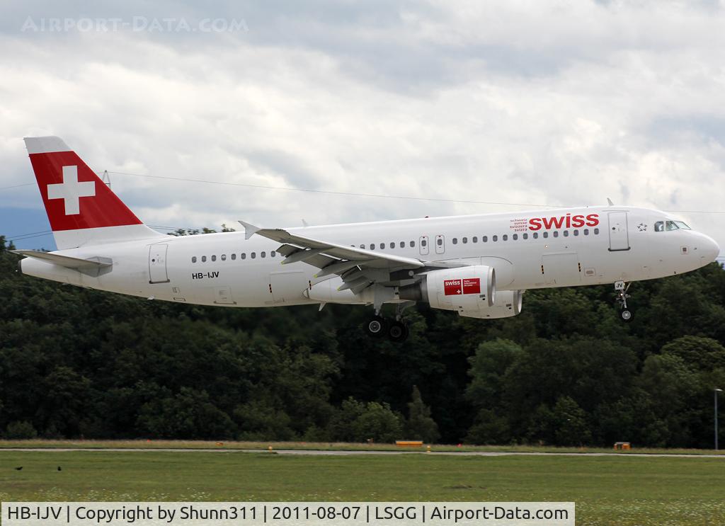 HB-IJV, 2003 Airbus A320-214 C/N 2024, Landing rwy 23