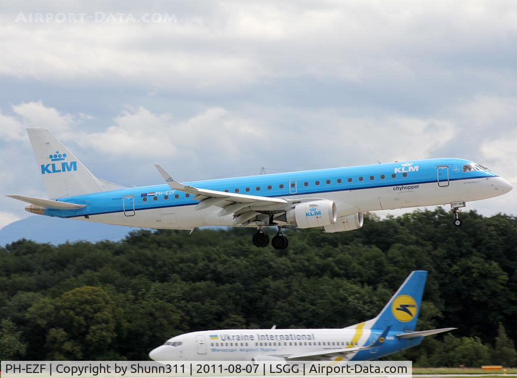 PH-EZF, 2009 Embraer 190LR (ERJ-190-100LR) C/N 19000304, Landing rwy 23