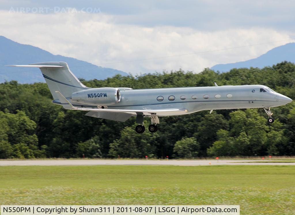 N550PM, 2010 Gulfstream Aerospace GV-SP (G550) C/N 5252, Landing rwy 23