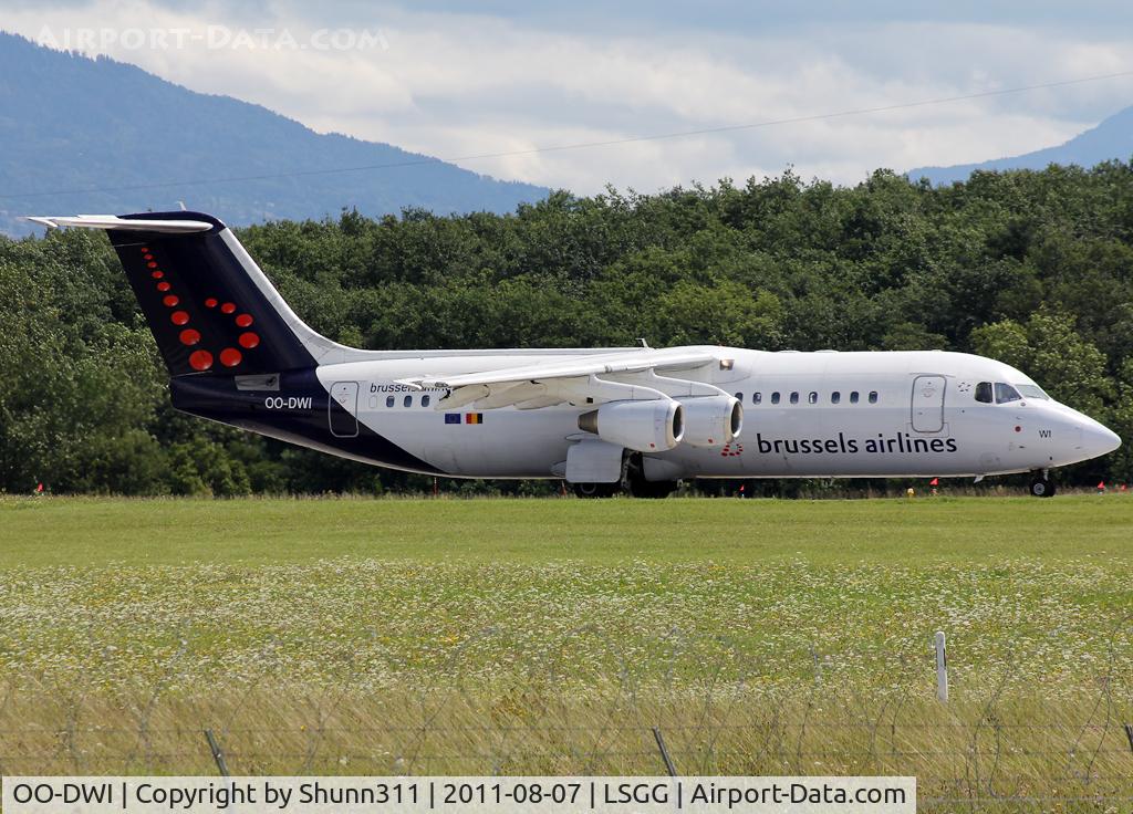 OO-DWI, 1999 British Aerospace Avro 146-RJ100 C/N E3342, Ready for take off rwy 23