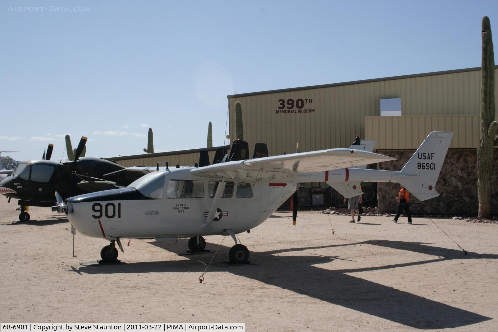 68-6901, Cessna O-2A Super Skymaster Super Skymaster C/N 337M-0190, Taken at Pima Air and Space Museum, in March 2011 whilst on an Aeroprint Aviation tour